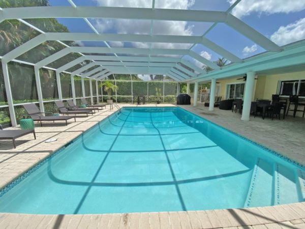 Luxury 5 Bedroom Naples Home Close to the Beach With Pool