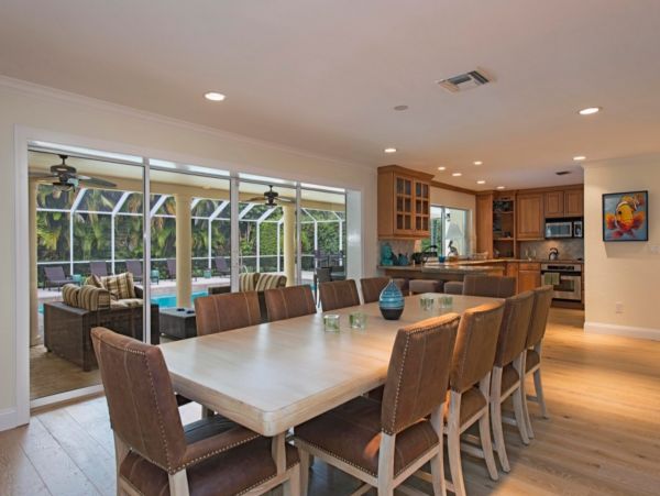 Luxury 5 Bedroom Naples Home Close to the Beach With Pool