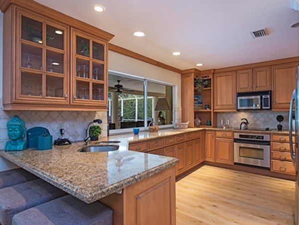 Luxury 5 Bedroom Naples Home Close to the Beach With Pool