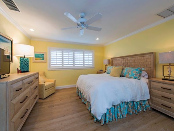 Luxury 5 Bedroom Naples Home Close to the Beach With Pool