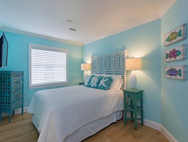 Luxury 5 Bedroom Naples Home Close to the Beach With Pool