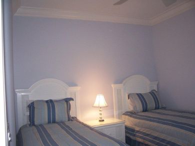 Bedroom 4 with twin beds