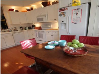 Fully equipped kitchen & dining area Fully equipped kitchen & dining area