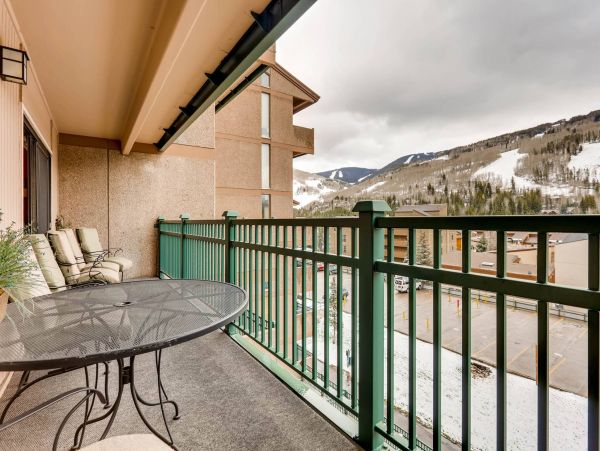 A Rare Two Bedroom  Sleep Eight Guests Mountain Views