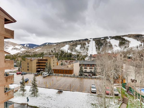 A Rare Two Bedroom  Sleep Eight Guests Mountain Views