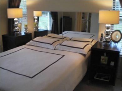 Master bedroom with queen bed Master bedroom with queen bed