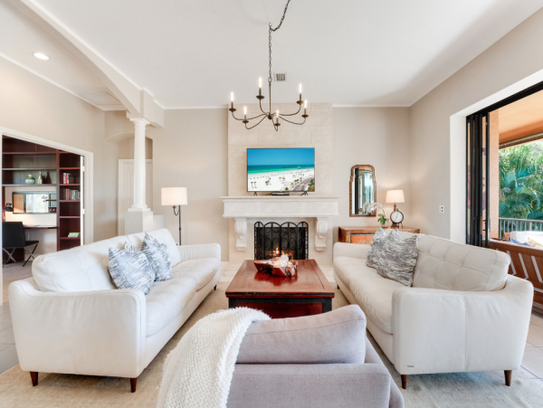 4 bedroom Rental WALK to Pine Avenue- Anna Maria