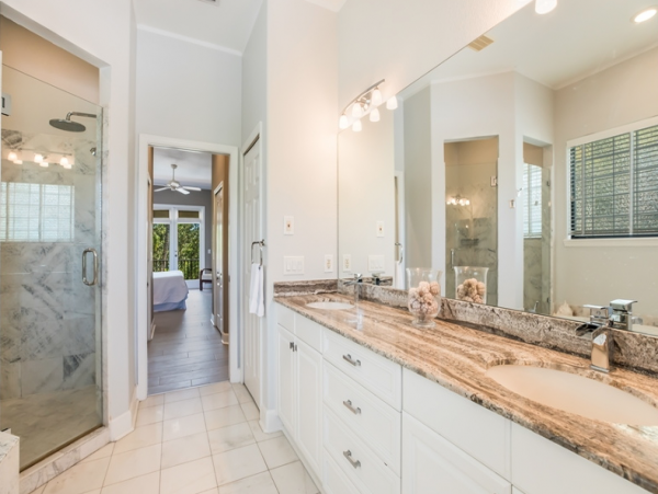 4 bedroom Rental WALK to Pine Avenue- Anna Maria
