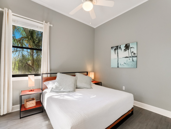 4 bedroom Rental WALK to Pine Avenue- Anna Maria