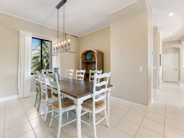 4 bedroom Rental WALK to Pine Avenue- Anna Maria