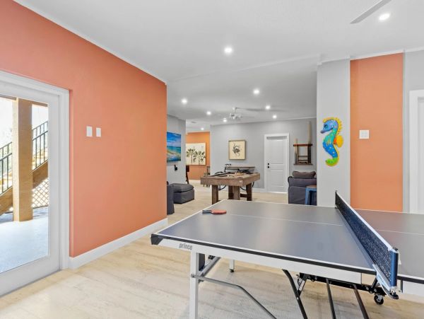 4 bedroom Rental WALK to Pine Avenue- Anna Maria