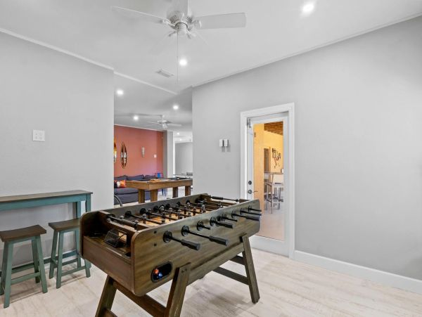 4 bedroom Rental WALK to Pine Avenue- Anna Maria