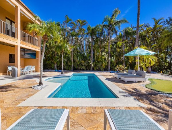 4 bedroom Rental WALK to Pine Avenue- Anna Maria