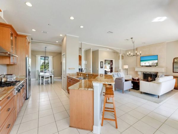4 bedroom Rental WALK to Pine Avenue- Anna Maria