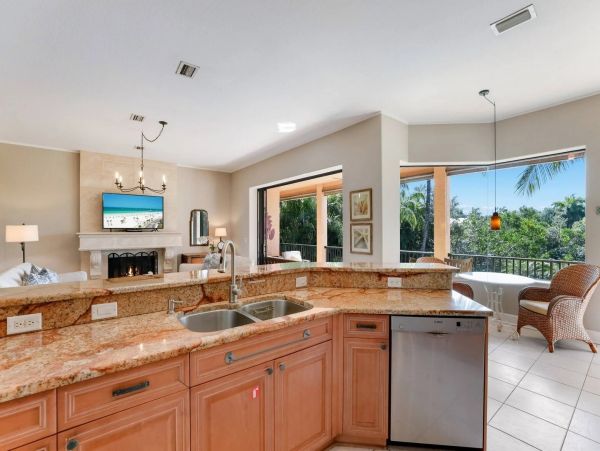 4 bedroom Rental WALK to Pine Avenue- Anna Maria