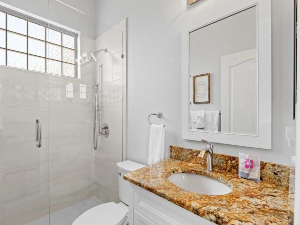 4 bedroom Rental WALK to Pine Avenue- Anna Maria
