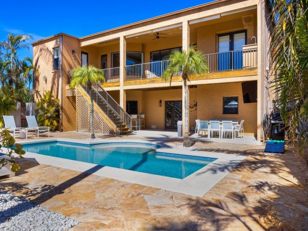 4 bedroom Rental WALK to Pine Avenue- Anna Maria