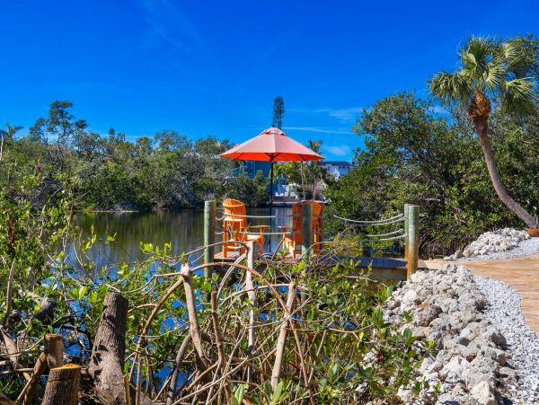 4 bedroom Rental WALK to Pine Avenue- Anna Maria