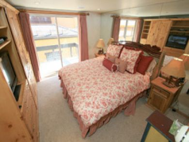 Bedroom with King Bed Bedroom with King Bed