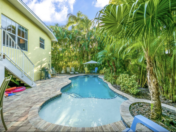 Four Bedroom Duplex on Anna Maria Island Sleeps Private Pool