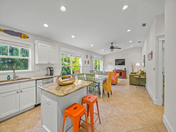 Four Bedroom Duplex on Anna Maria Island Sleeps Private Pool