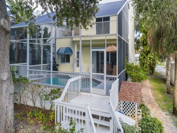 Siesta Key 6 Bedroom Vacation Rental with Pool - Near Beach