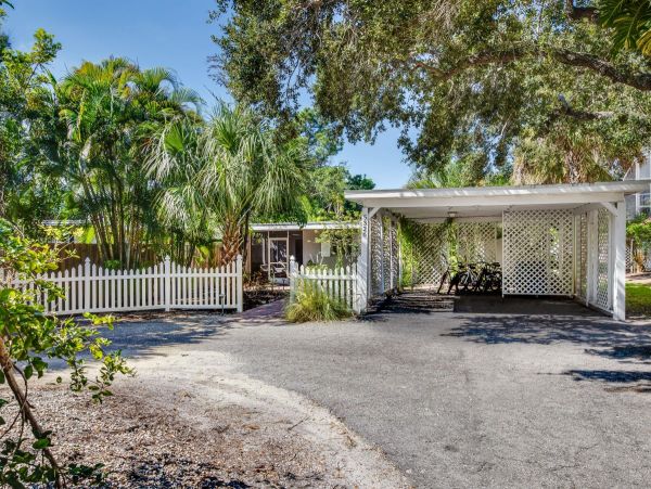 Siesta Key 6 Bedroom Vacation Rental with Pool - Near Beach
