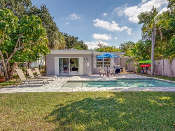 Siesta Key 6 Bedroom Vacation Rental with Pool - Near Beach