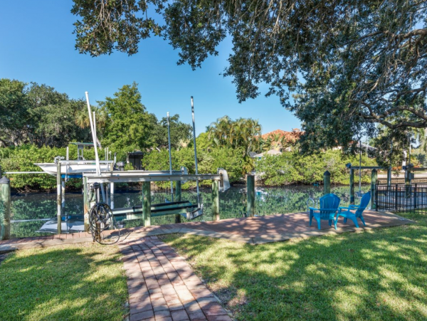 Posh 4 bedroom Home For Rent  Boat Dock, Pool Great Rental!