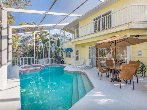 Posh 4 bedroom Home For Rent  Boat Dock, Pool Great Rental!