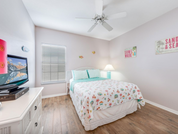 Posh 4 bedroom Home For Rent  Boat Dock, Pool Great Rental!