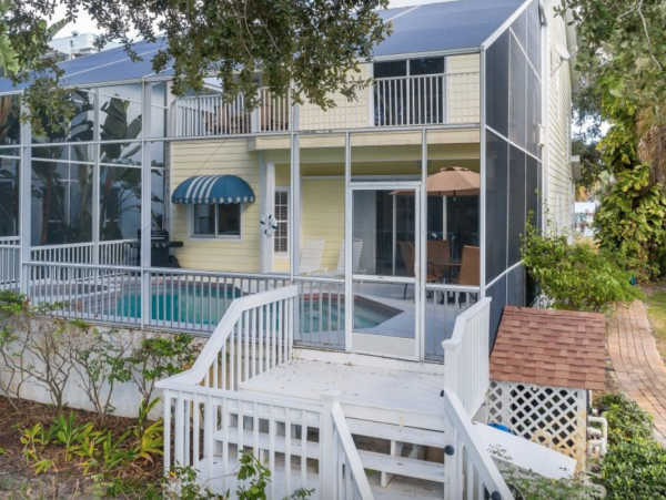 Posh 4 bedroom Home For Rent  Boat Dock, Pool Great Rental!