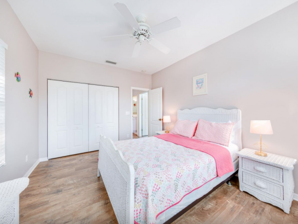 Posh 4 bedroom Home For Rent  Boat Dock, Pool Great Rental!