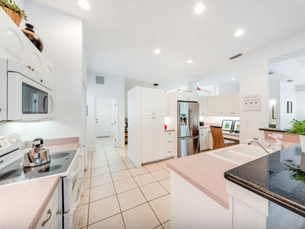 Posh 4 bedroom Home For Rent  Boat Dock, Pool Great Rental!