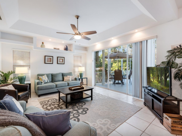 Posh 4 bedroom Home For Rent  Boat Dock, Pool Great Rental!