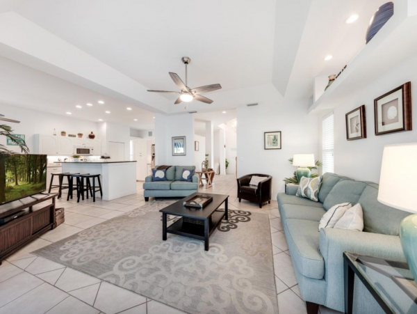 Posh 4 bedroom Home For Rent  Boat Dock, Pool Great Rental!