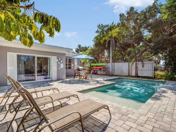 Siesta Key Accommodation Sleeps 8