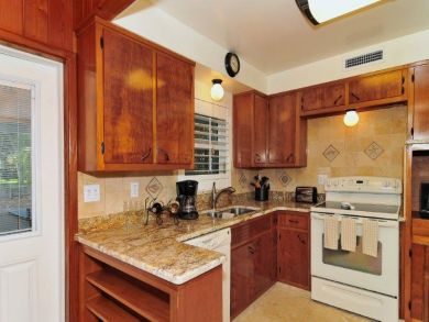 Full kitchen Full kitchen