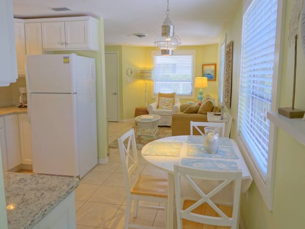 Anna Maria Vacation Condo, Walk to Beach, 2 Bedrooms