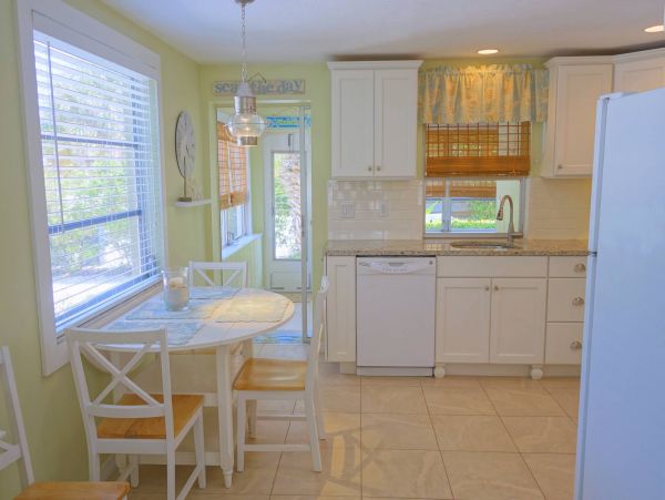 Anna Maria Vacation Condo, Walk to Beach, 2 Bedrooms