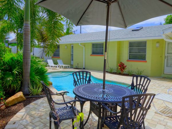 Anna Maria Vacation Condo, Walk to Beach, 2 Bedrooms