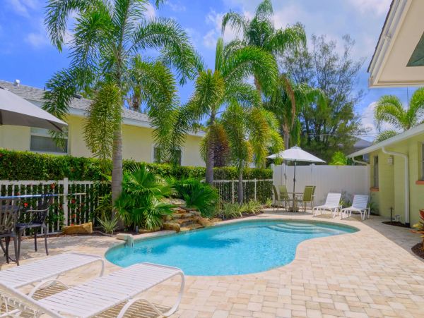 Anna Maria Vacation Condo, Walk to Beach, 2 Bedrooms