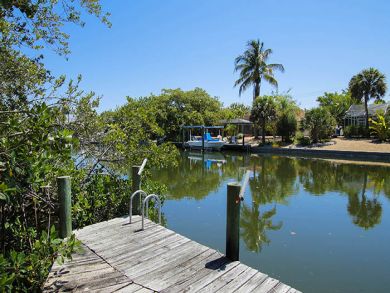 Canal Front Home with Caged Pool in Sanibel, Walk to Beach