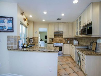 Canal Front Home with Caged Pool in Sanibel, Walk to Beach