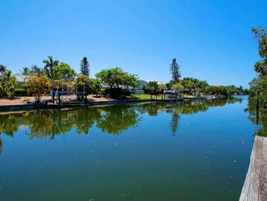Canal Front Home with Caged Pool in Sanibel, Walk to Beach