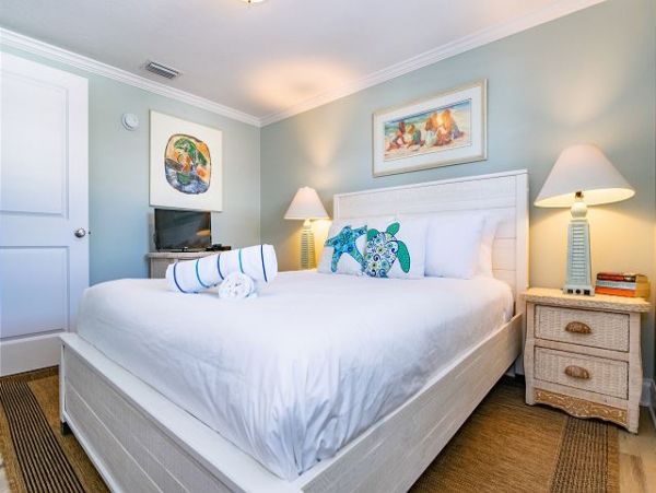 Holmes Beach Gulf Front Vacation Home 3 Bedrooms Sleeps Six