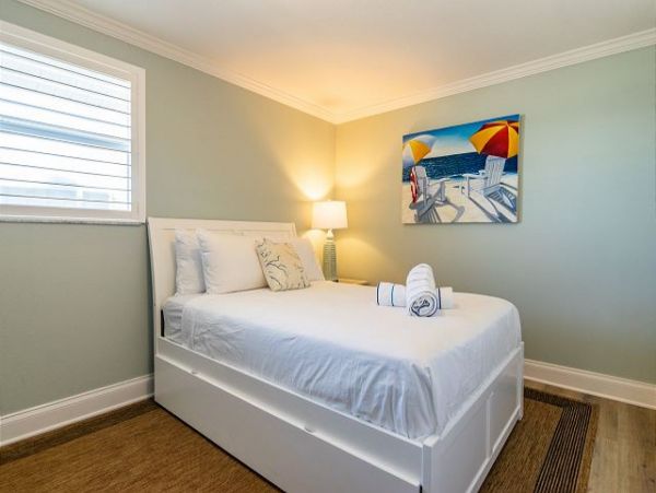 Holmes Beach Gulf Front Vacation Home 3 Bedrooms Sleeps Six