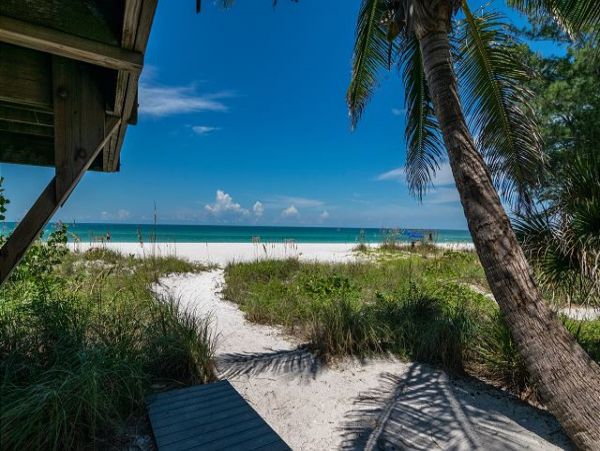 Holmes Beach Gulf Front Vacation Home 3 Bedrooms Sleeps Six