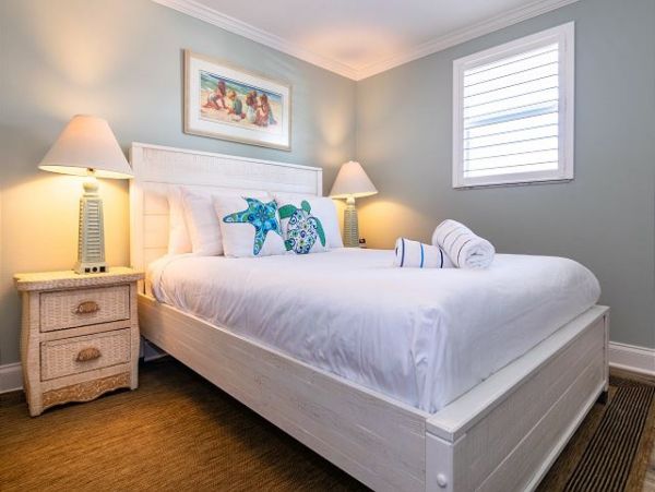 Holmes Beach Gulf Front Vacation Home 3 Bedrooms Sleeps Six