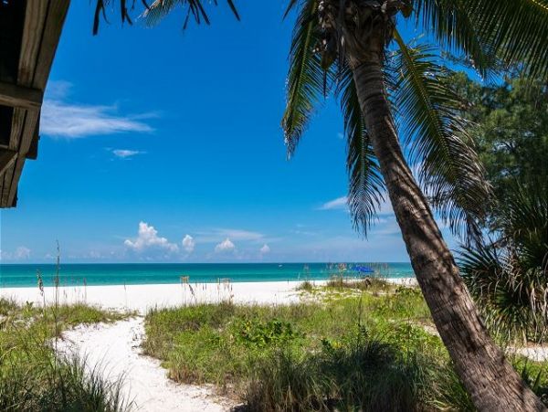 Holmes Beach Gulf Front Vacation Home 3 Bedrooms Sleeps Six